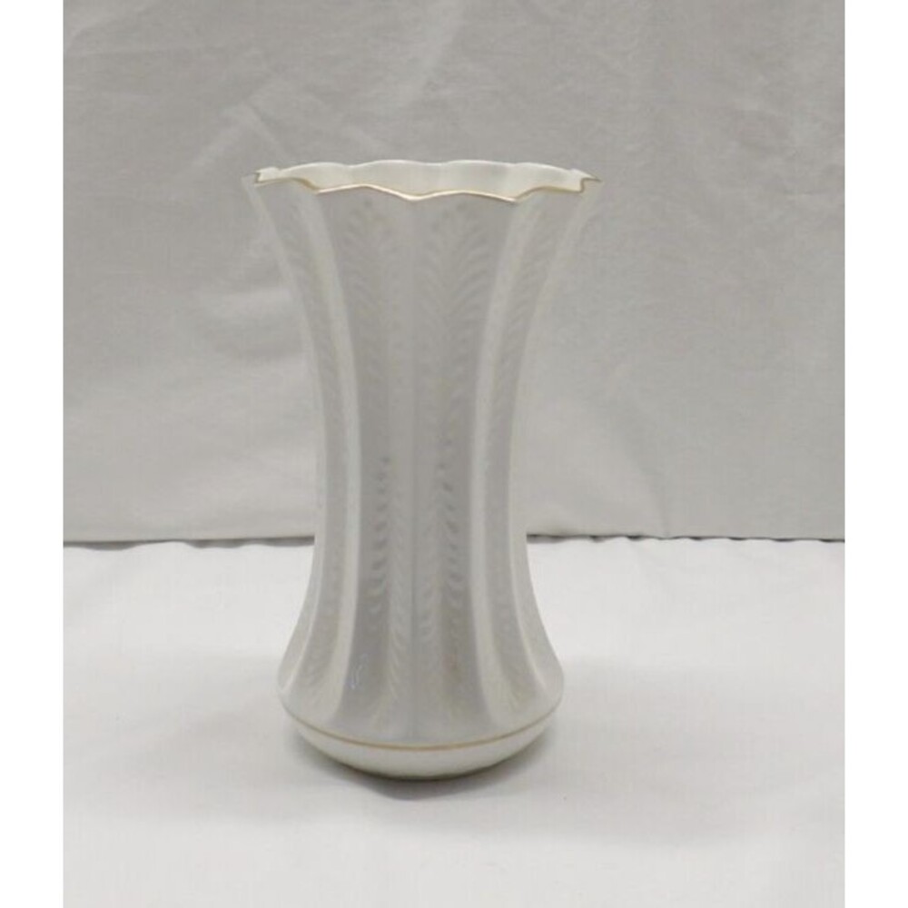 Hankook Embossed Bone China Flower Decoration Vase 7 Inches Tall